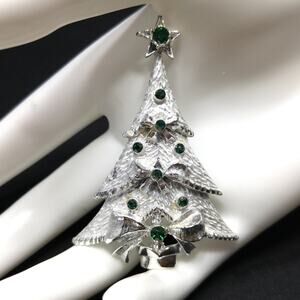 Vintage Christmas Tree Brooch – 1960s Silver Tone Holiday Pin, Green Rhinestones